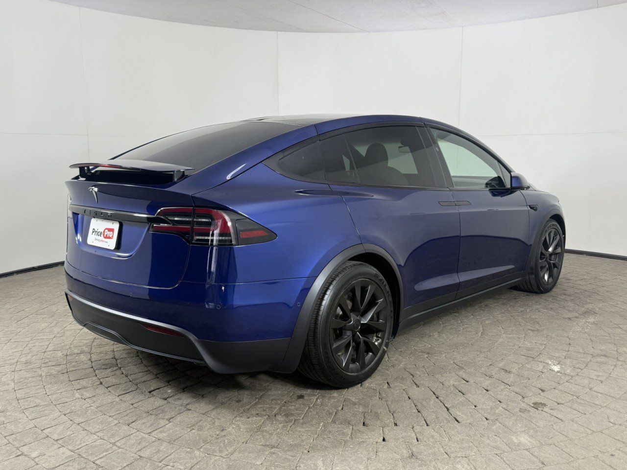 Used 2022 Tesla Model X image 9
