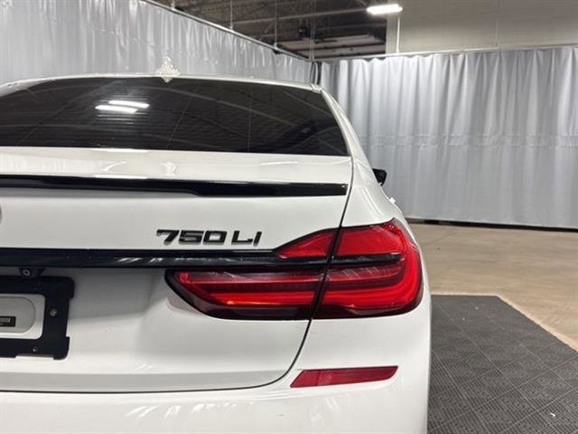 Used 2018 BMW 750i xDrive image 12