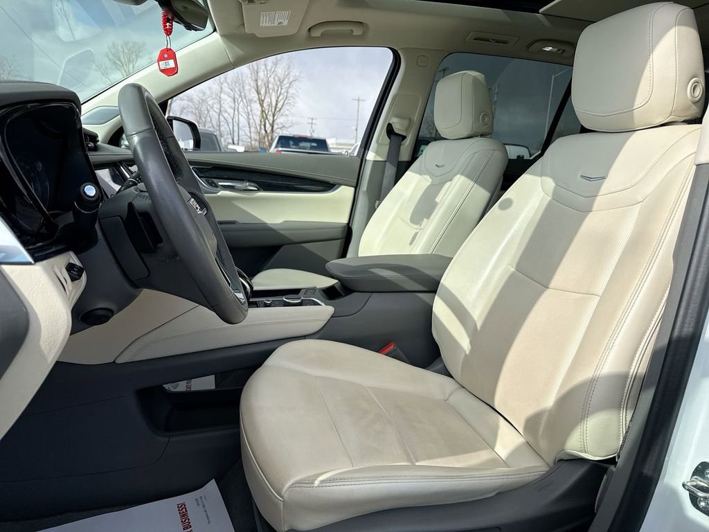 Used 2023 Cadillac XT6 Premium Luxury w/ Technology Package image 11