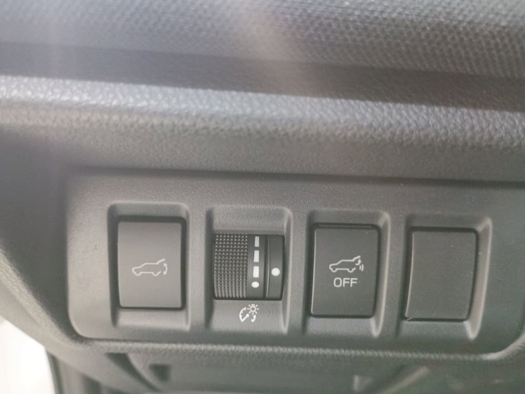 Used 2025 Subaru Outback Premium image 12