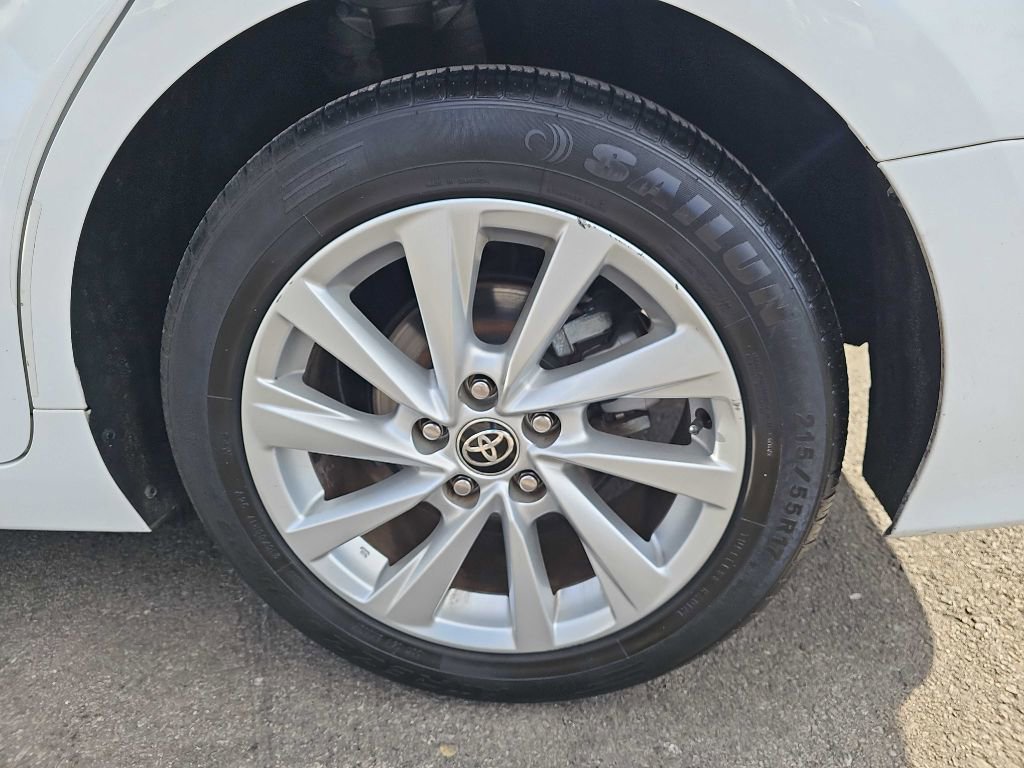 Used 2021 Toyota Camry LE image 23