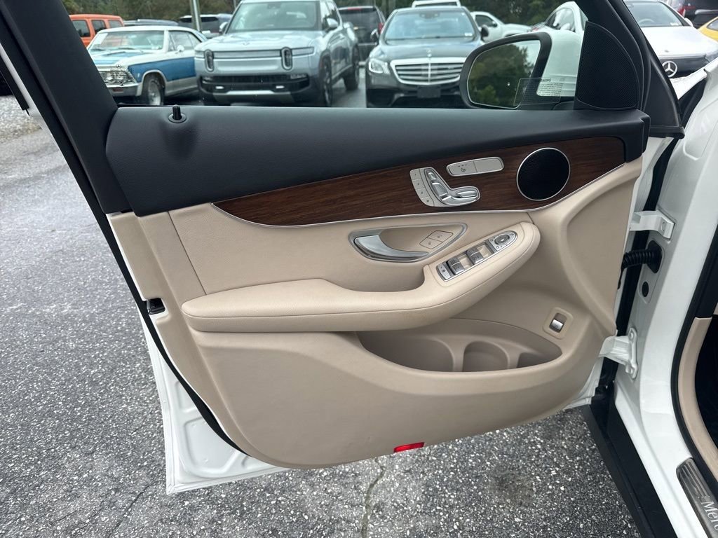 Used 2021 Mercedes-Benz GLC 300 4MATIC image 23