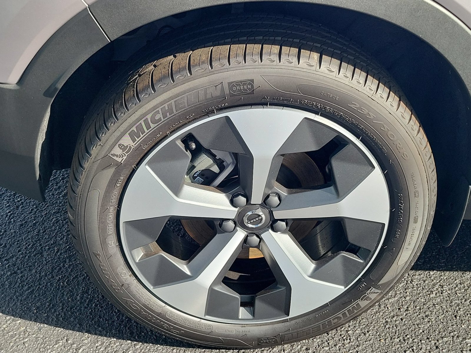 New 2026 Volvo XC40 B5 Plus w/ Climate Package AWD/4WD image 3