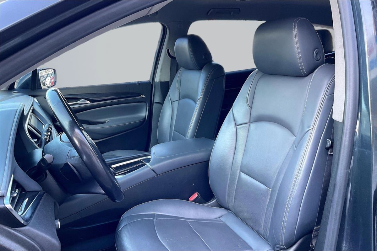Used 2020 Buick Enclave Essence image 25