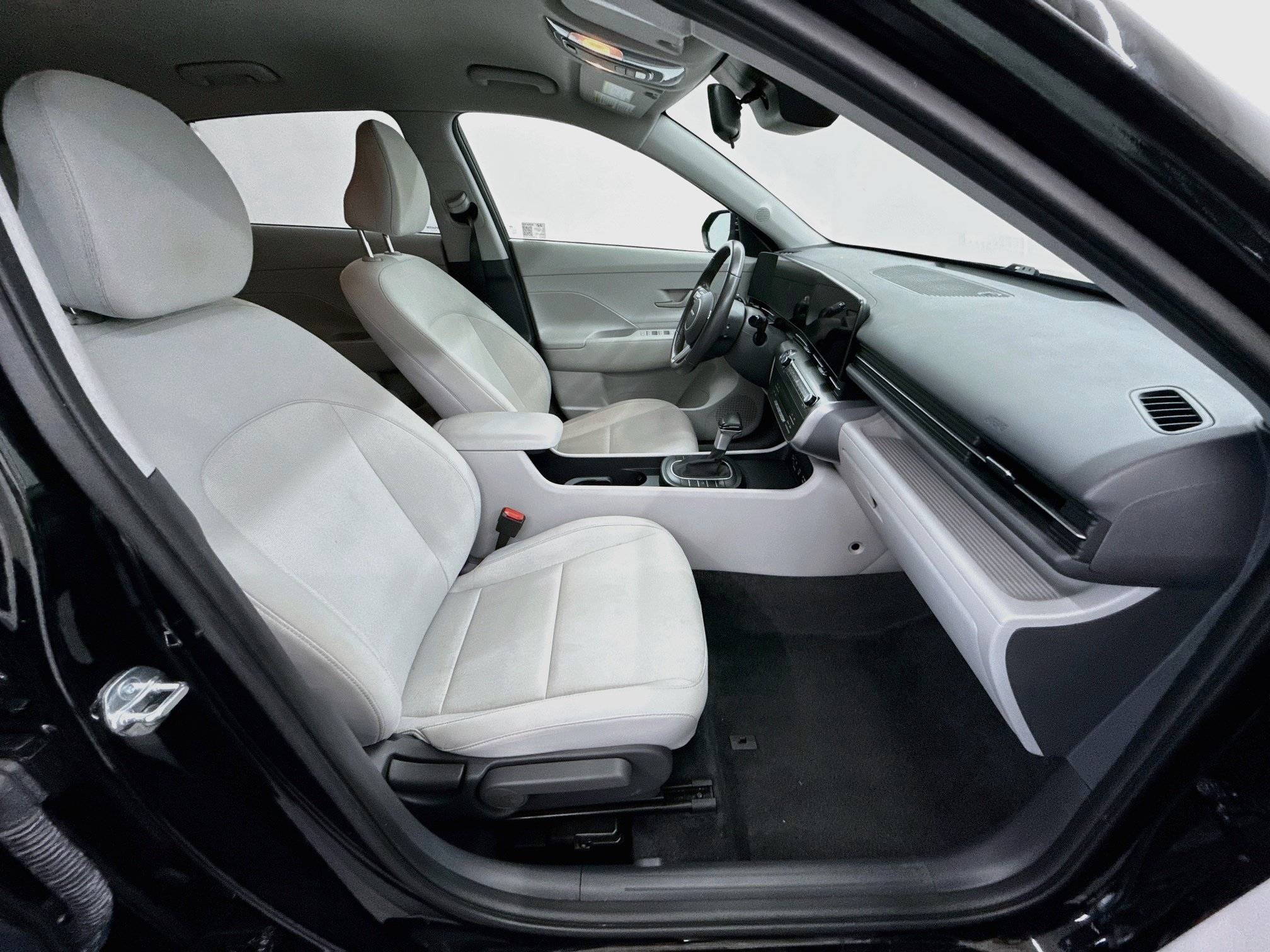 Used 2025 Hyundai Kona SEL FWD image 30