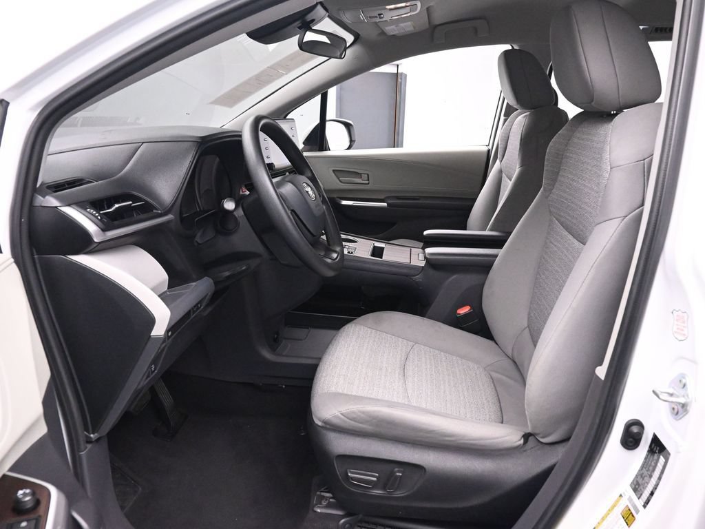 Used 2022 Toyota Sienna LE FWD image 15