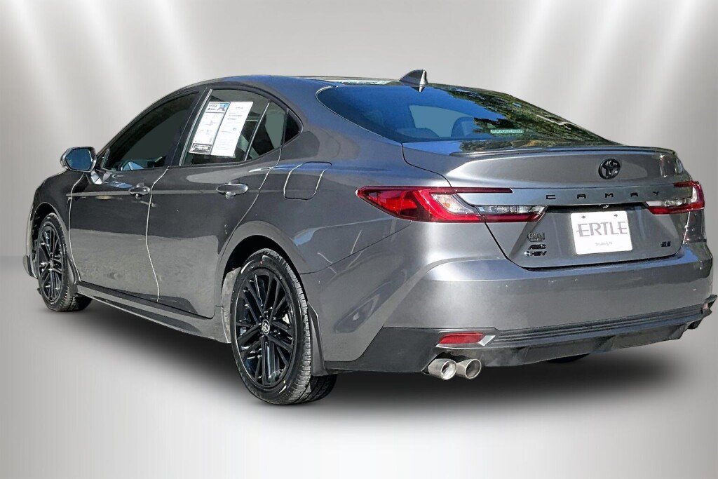 Used 2025 Toyota Camry SE w/ Convenience Package AWD/4WD image 4