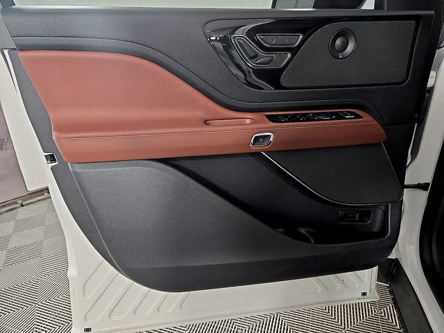 New 2026 Lincoln Aviator Reserve w/ Jet Appearance Package AWD/4WD image 12