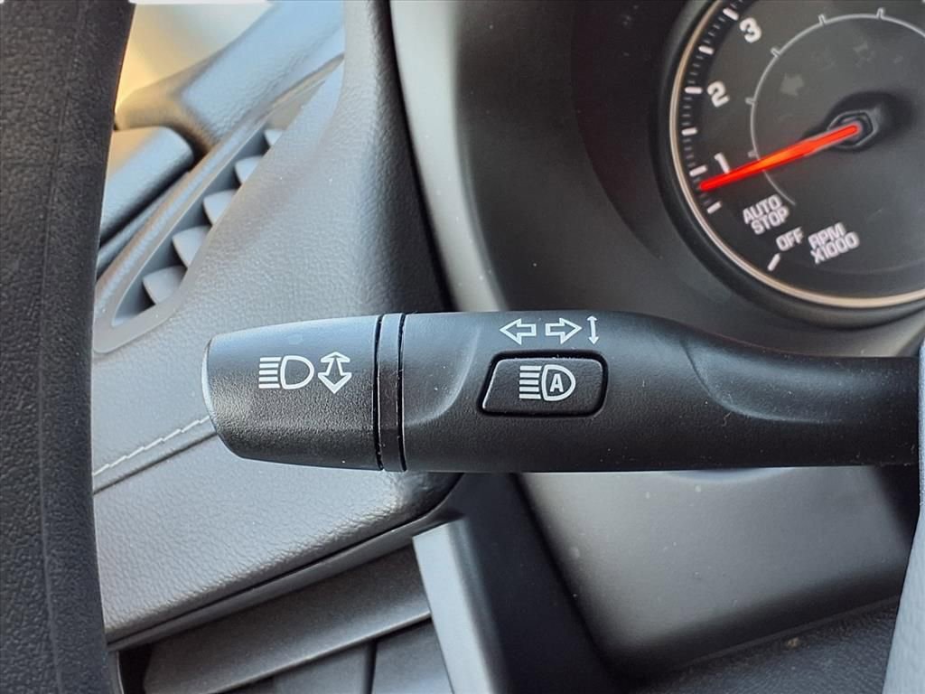 Used 2023 GMC Terrain SLE w/ Driver Convenience Package image 19