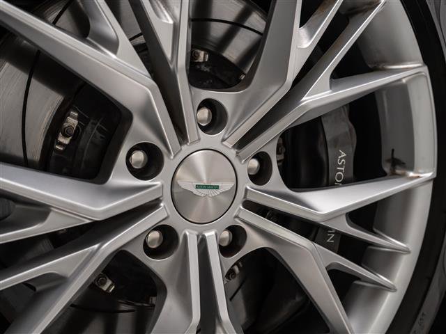 Used 2023 Aston Martin V8 Vantage Roadster image 5