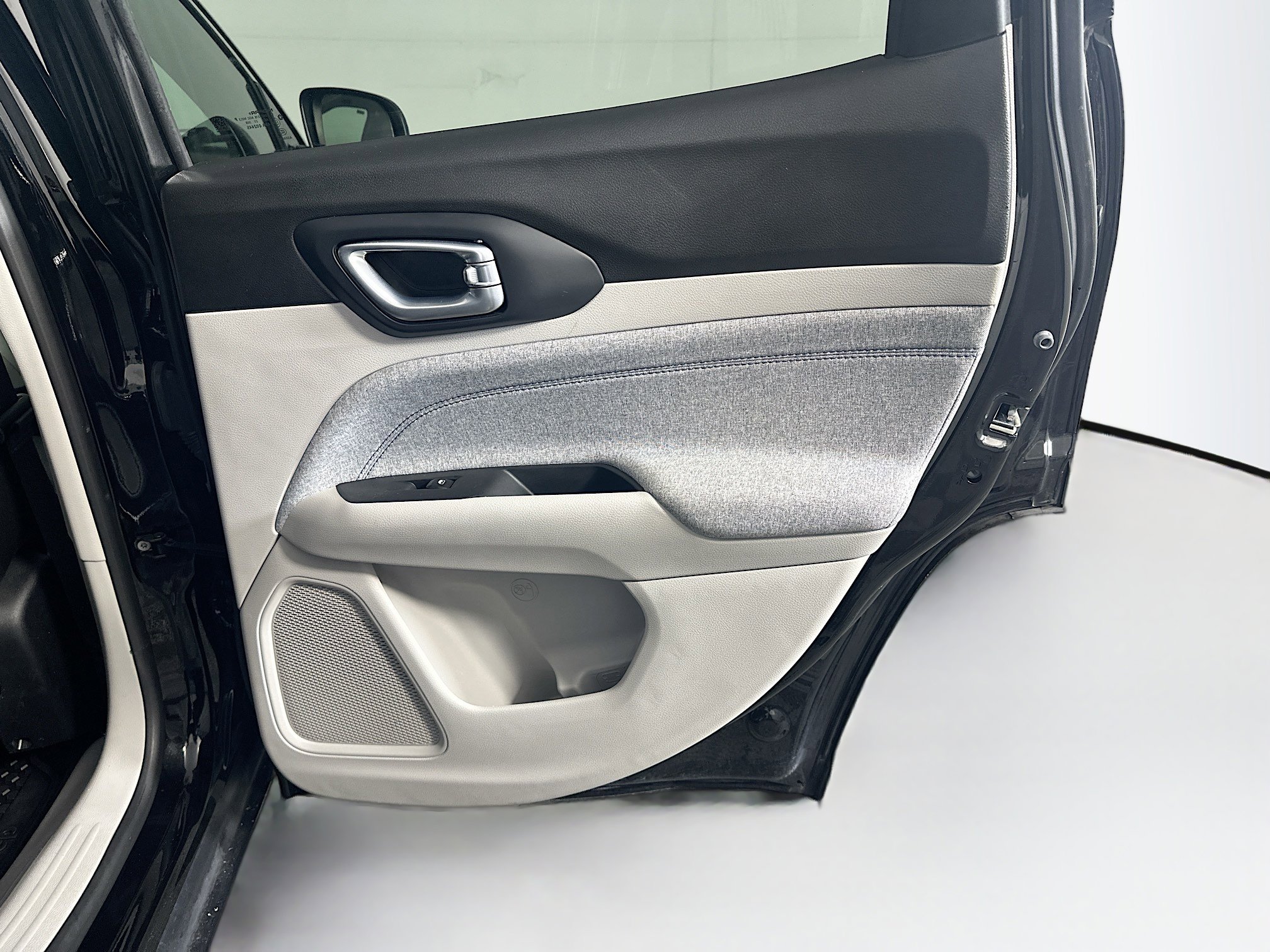 Used 2023 Jeep Compass Latitude w/ Convenience Group AWD/4WD image 31