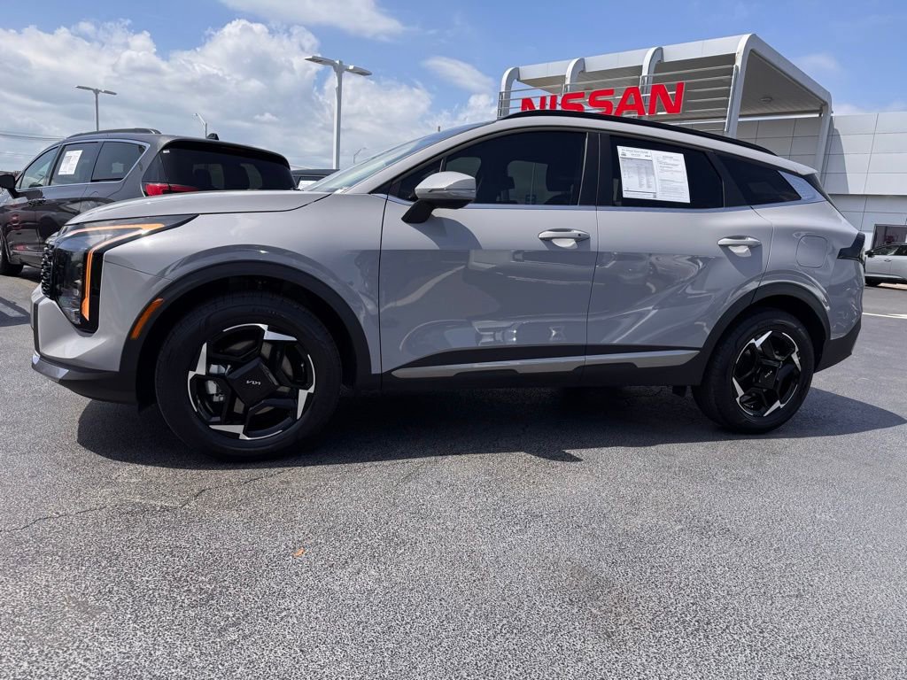 Used 2026 Kia Sportage EX w/ EX Panoramic Sunroof Package image 2