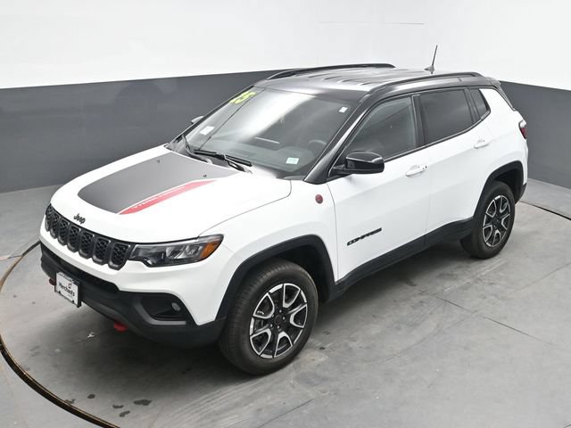 Used 2025 Jeep Compass Trailhawk AWD/4WD image 27