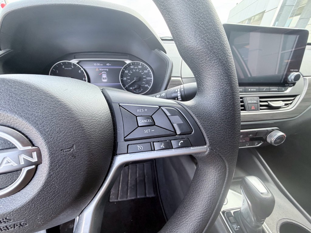 Used 2025 Nissan Altima 2.5 SV image 9