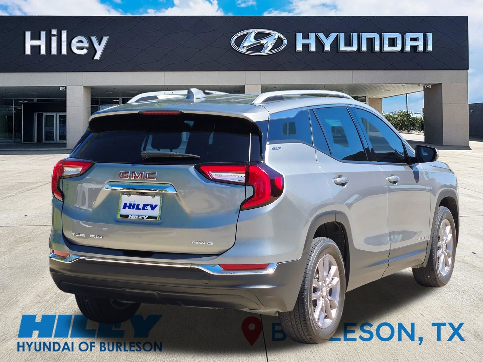 Used 2023 GMC Terrain SLT image 4