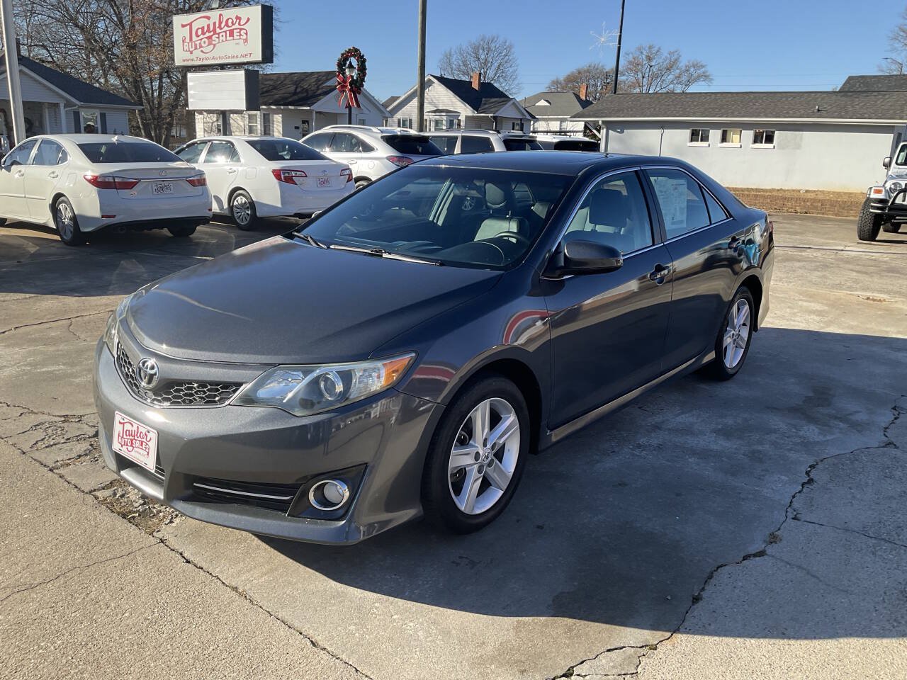 Used 2012 Toyota Camry SE FWD image 7