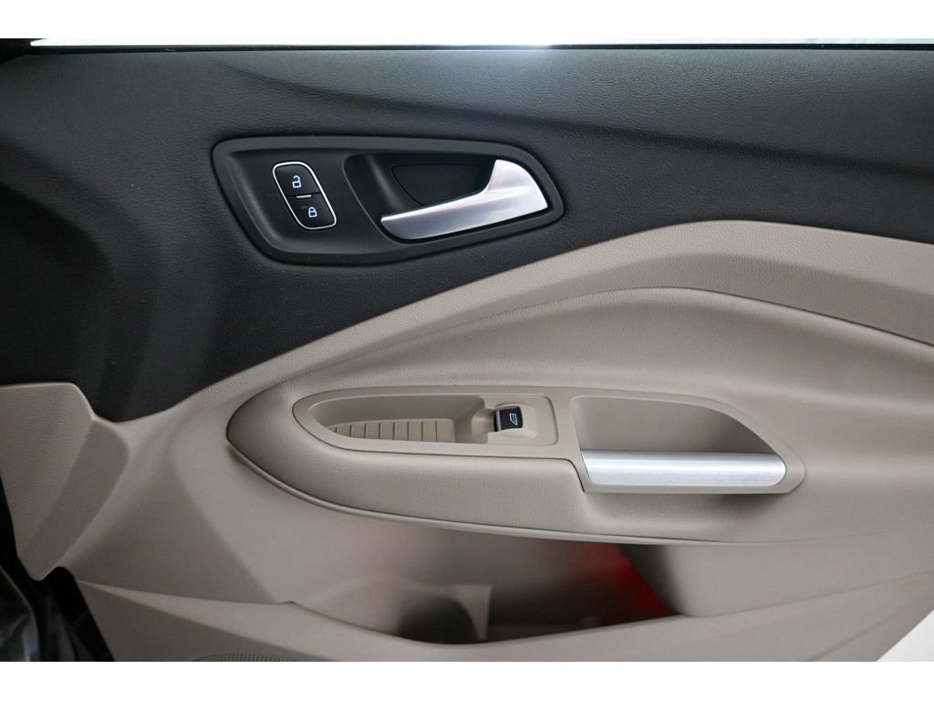 Used 2019 Ford Escape Titanium image 16