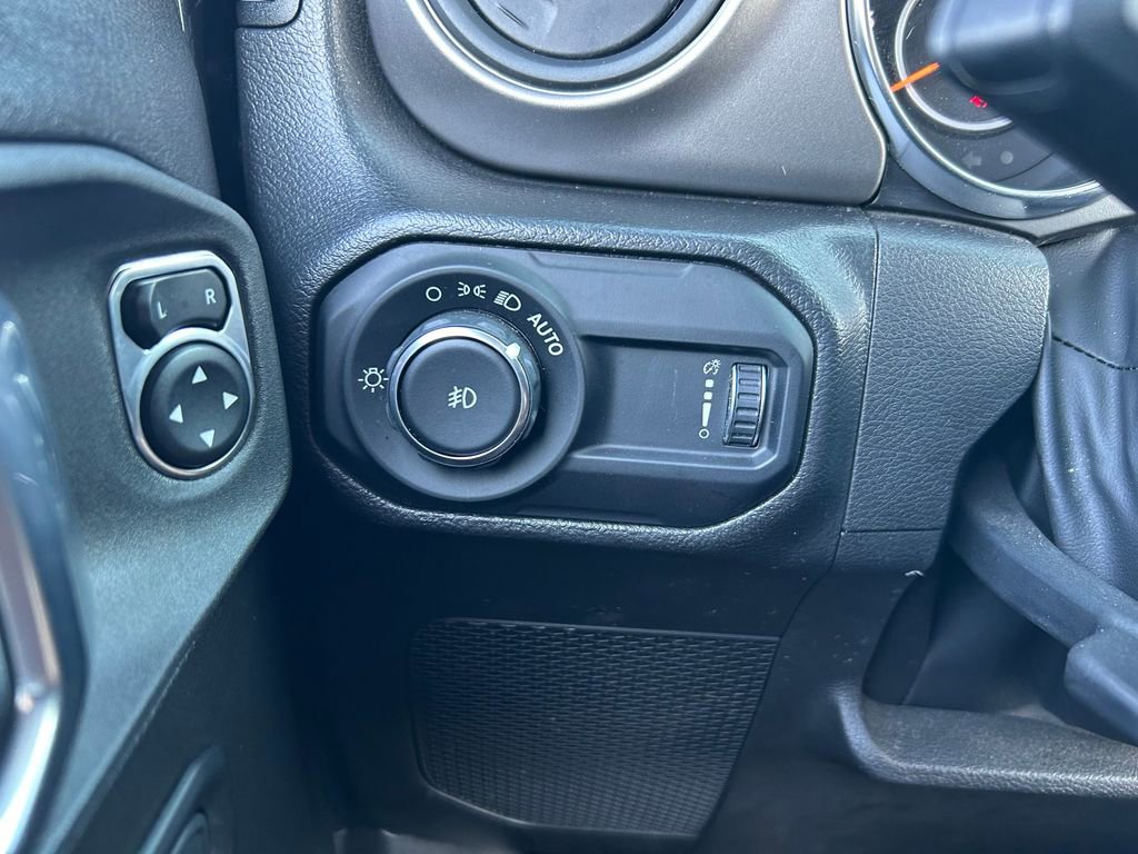 Used 2023 Jeep Wrangler Unlimited Sport AWD/4WD image 19