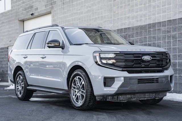 Used 2025 Ford Expedition Active image 2