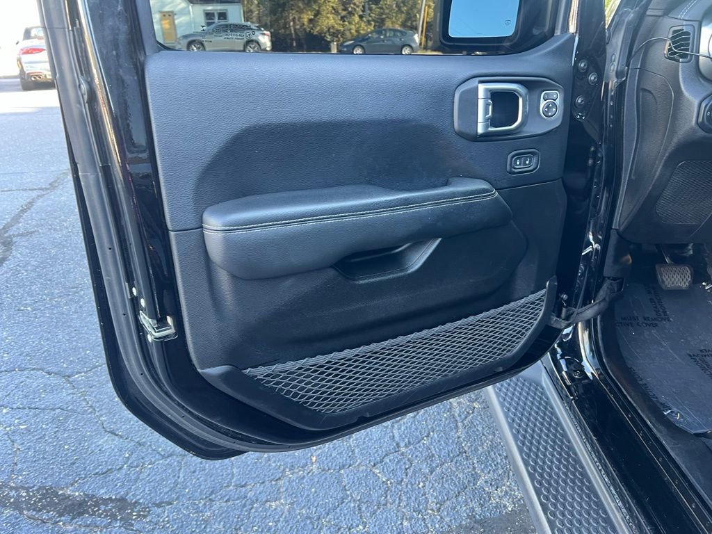 Used 2019 Jeep Wrangler Unlimited Sahara image 11