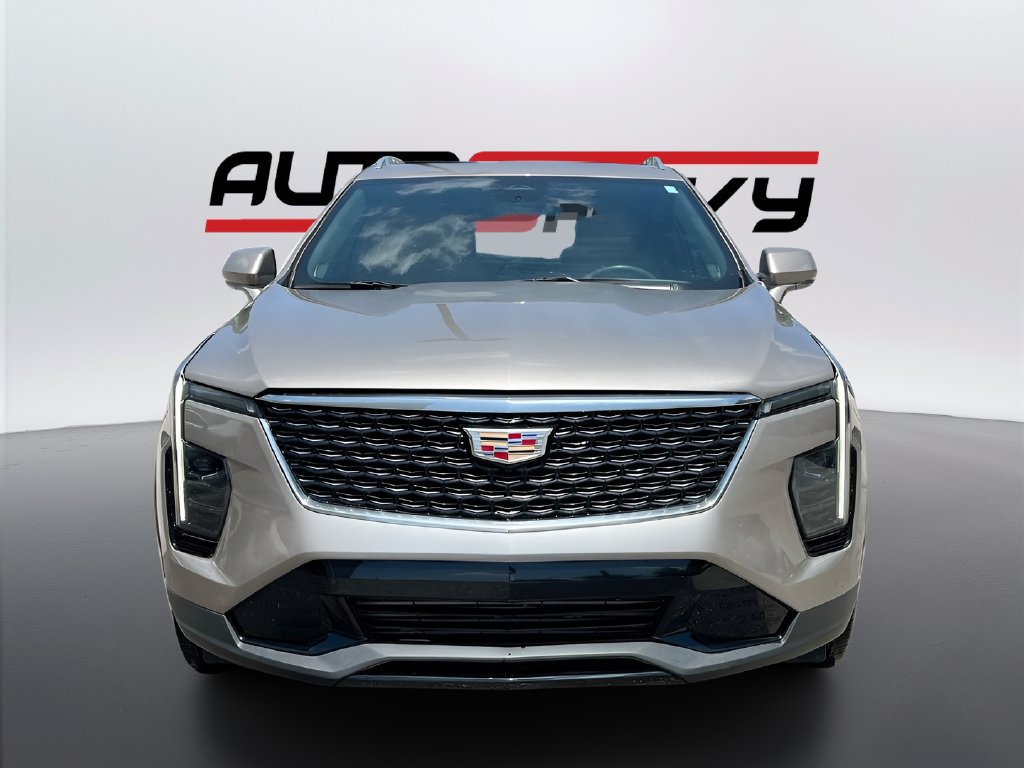Used 2025 Cadillac XT4 Premium Luxury FWD image 2