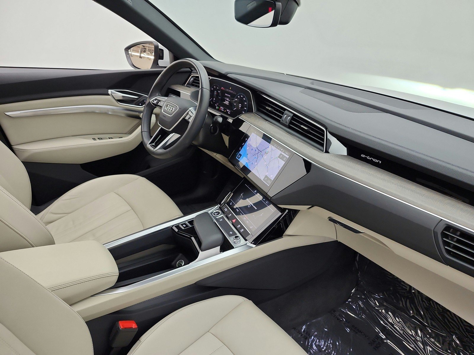 Used 2024 Audi Q8 e-tron Premium AWD/4WD image 18