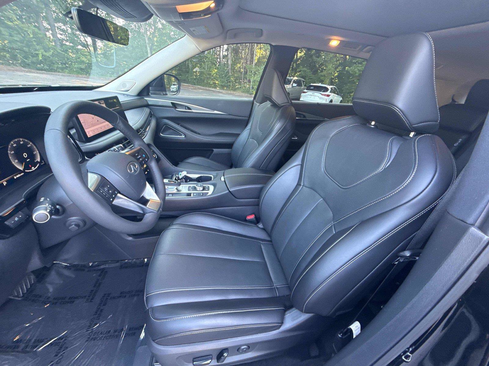 Used 2025 INFINITI QX60 Luxe w/ Cargo Package FWD image 11