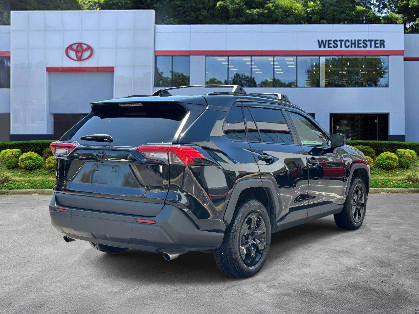 Used 2019 Toyota RAV4 LE AWD/4WD image 4
