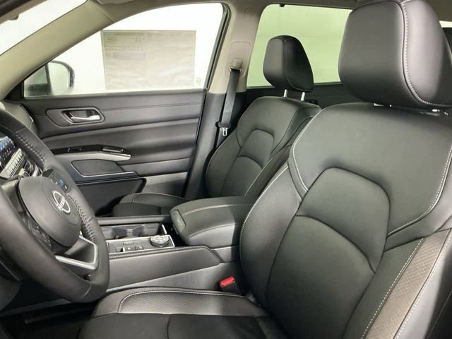 New 2025 Nissan Pathfinder SL image 10