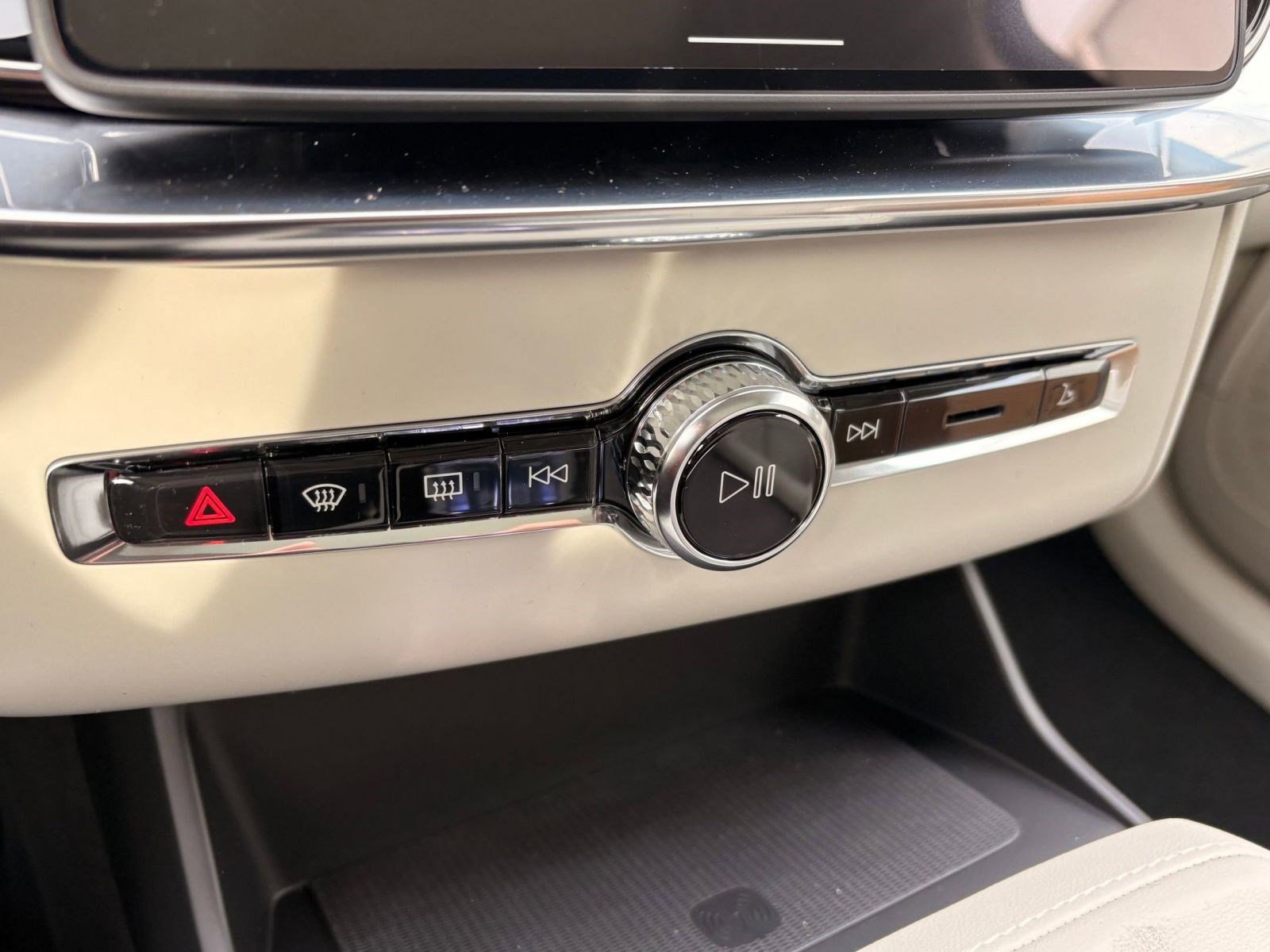 New 2026 Volvo XC90 T8 Ultra w/ Protection Package image 17