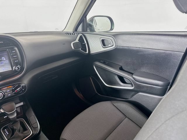 Used 2023 Kia Soul LX w/ LX Technology Package FWD image 23