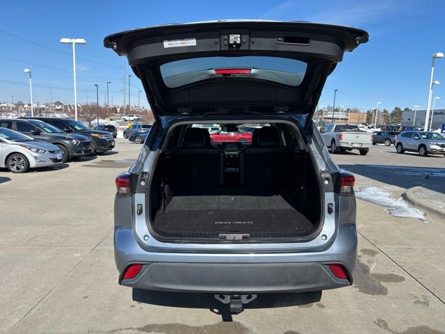 Used 2020 Toyota Highlander XLE image 30