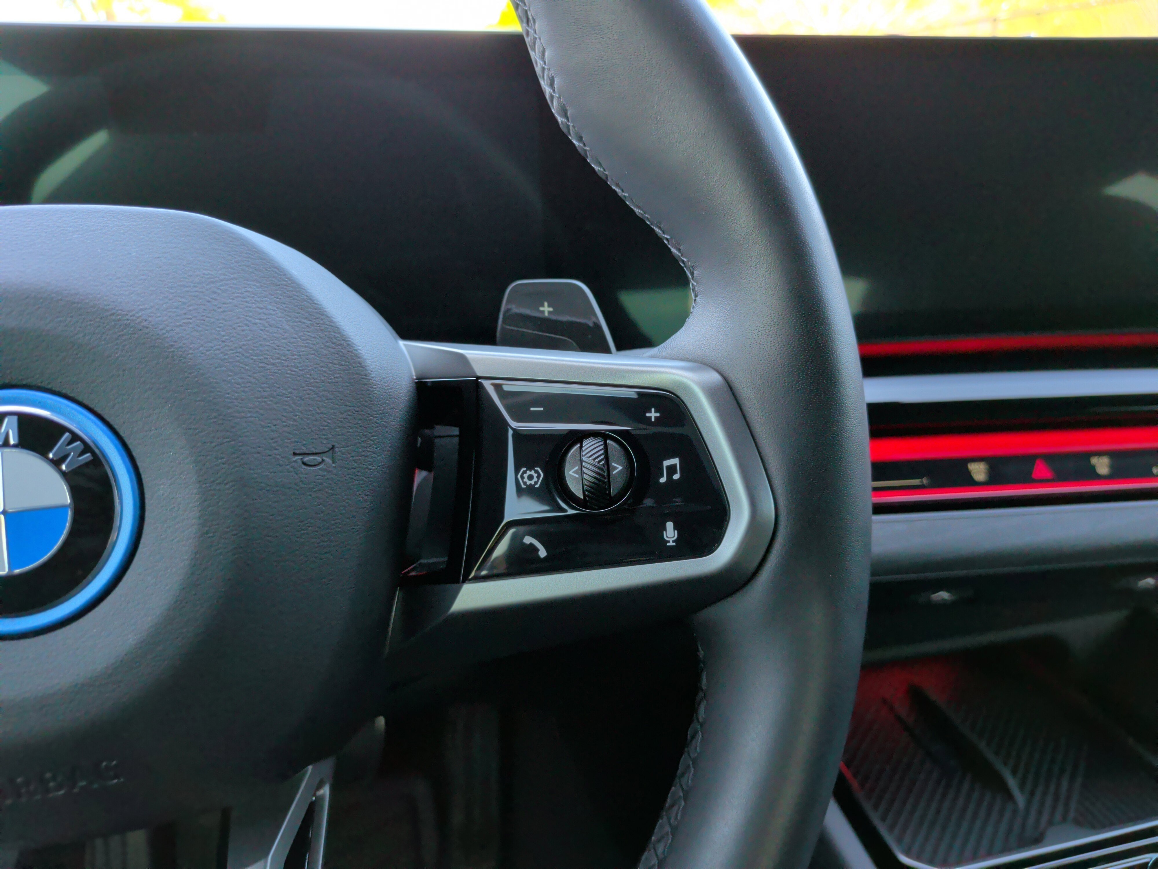 Certified 2025 BMW 550e xDrive 550e xDrive w/ Premium Package image 26