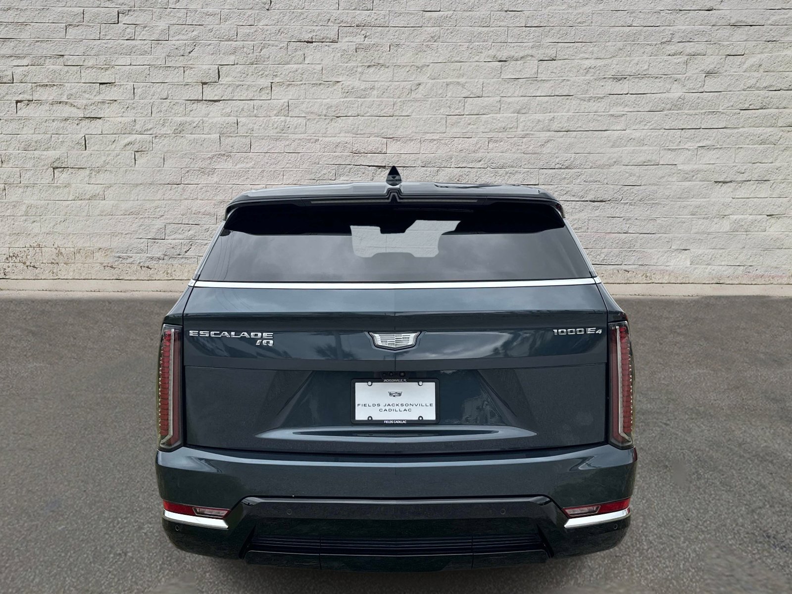Certified 2025 Cadillac Escalade IQ Luxury 1 w/ Smart Trailering package AWD/4WD image 4