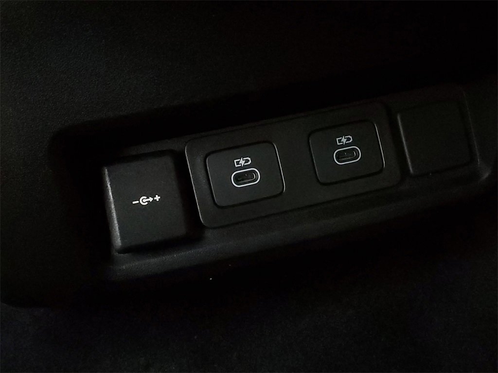 New 2026 Land Rover Discovery Limited Edition image 33