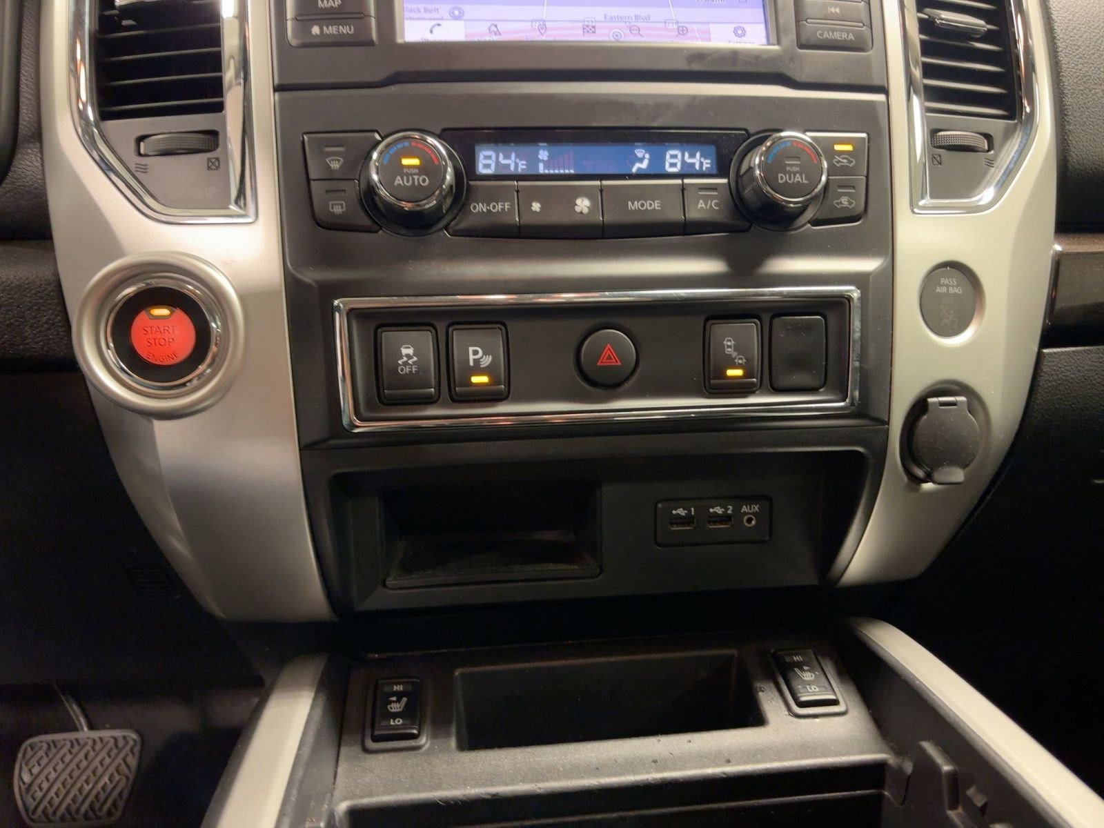 Used 2019 Nissan Titan SV w/ SV Convenience Package image 17