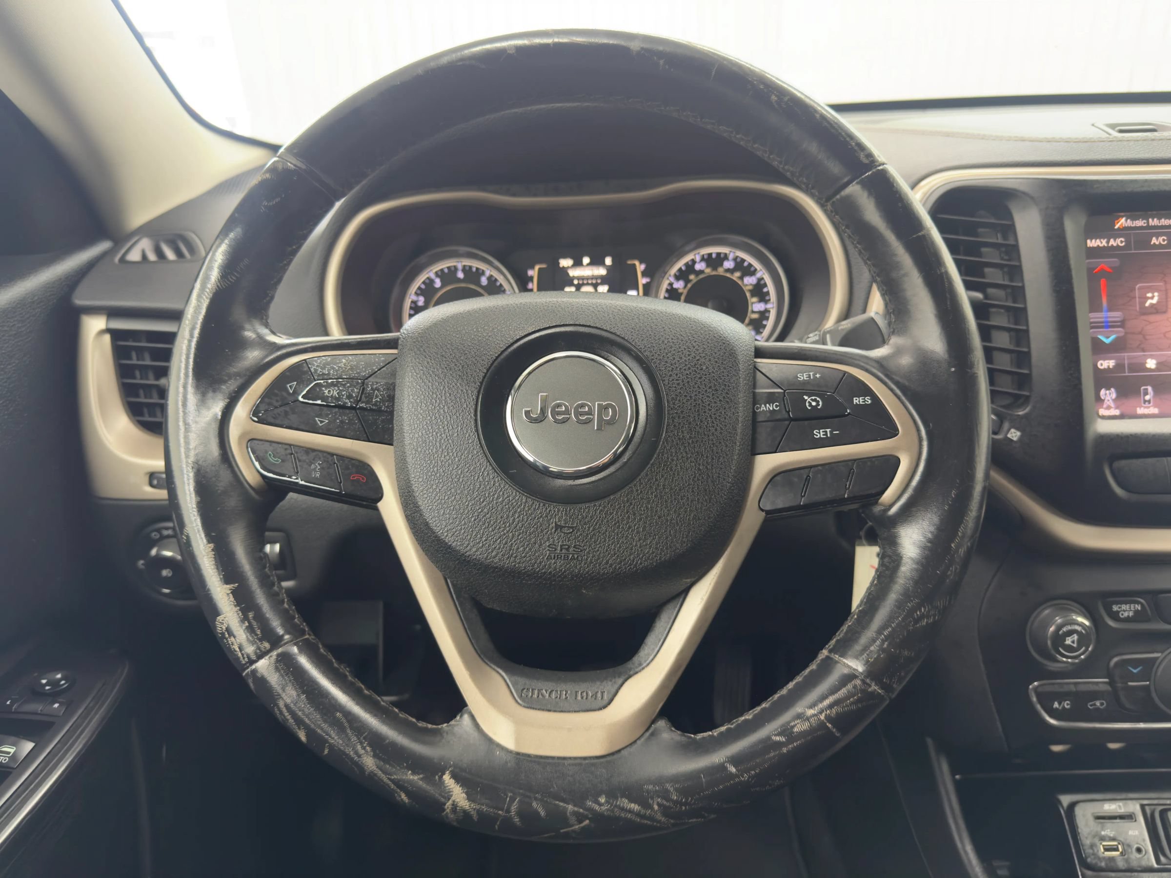 Used 2014 Jeep Cherokee Latitude w/ Trailer Tow Group FWD image 19