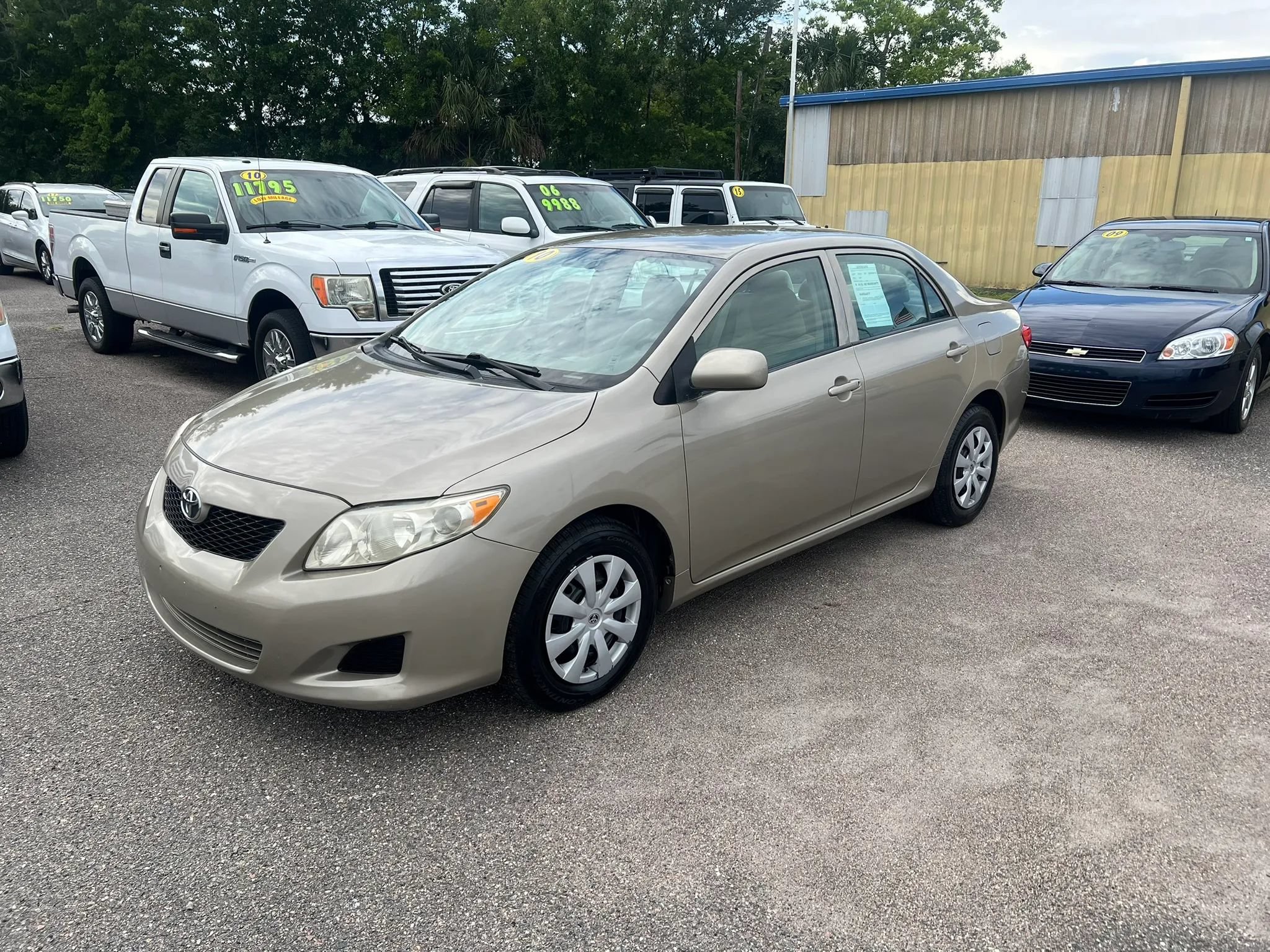 Used 2010 Toyota Corolla LE FWD image 2