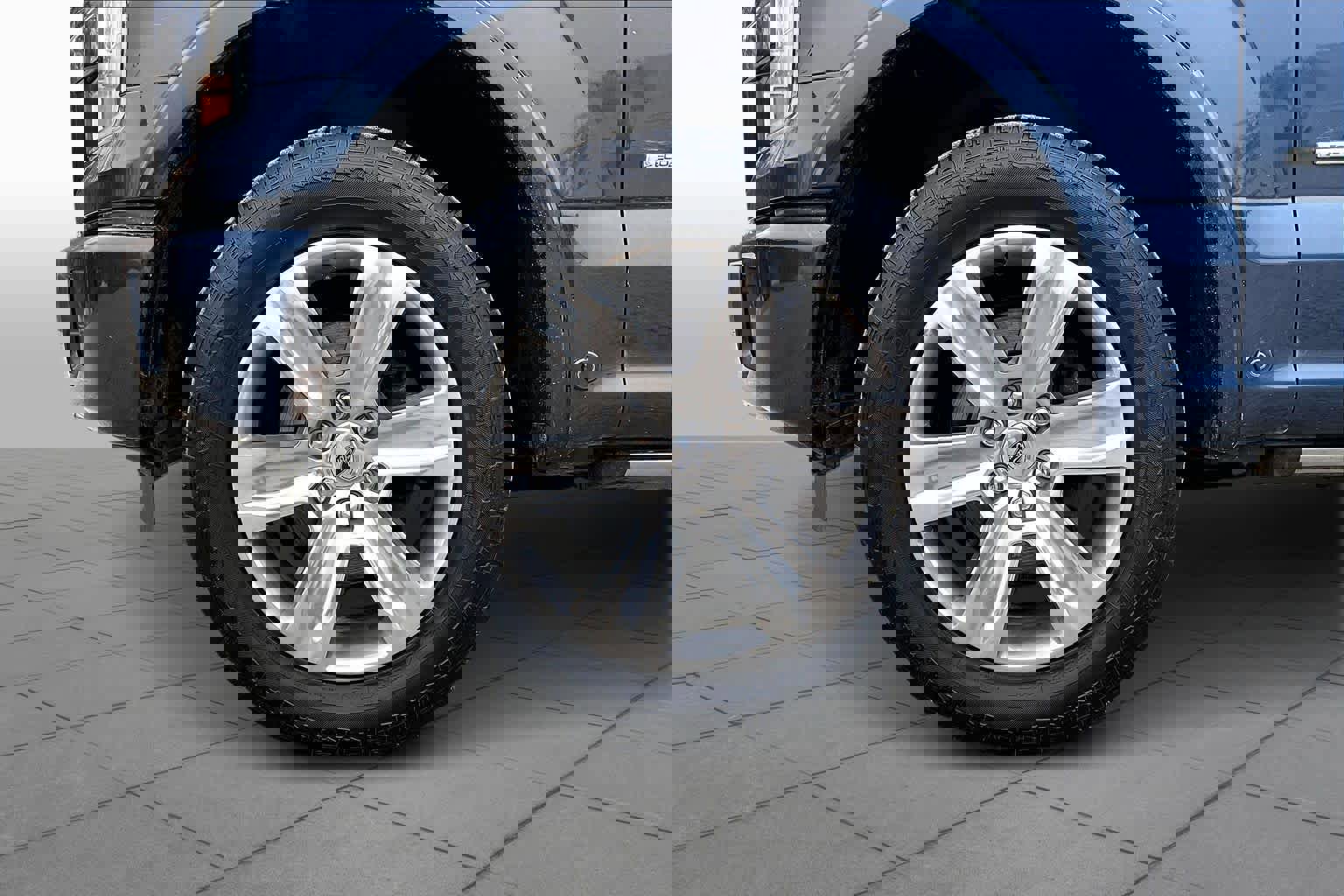 Used 2016 Ford F150 Platinum w/ Equipment Group 701A Luxury AWD/4WD image 11