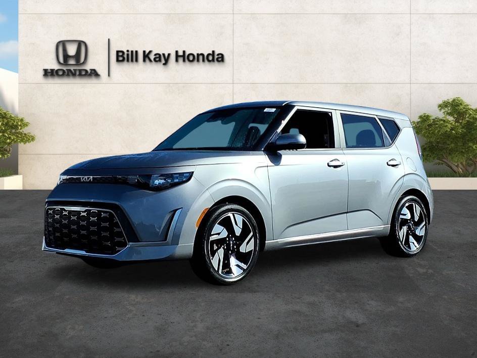 Used 2023 Kia Soul GT-Line FWD image 2