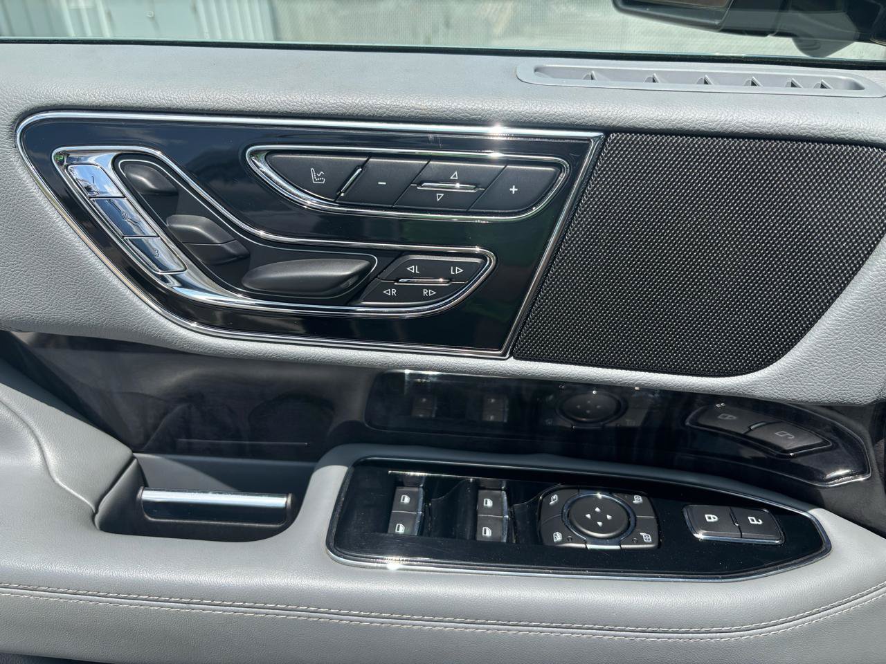 Used 2018 Lincoln Navigator L Reserve w/ Technology Package AWD/4WD image 18