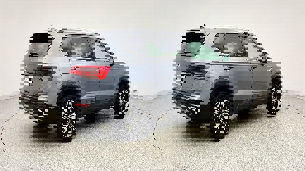 Used 2024 Volkswagen Taos SE AWD/4WD image 5