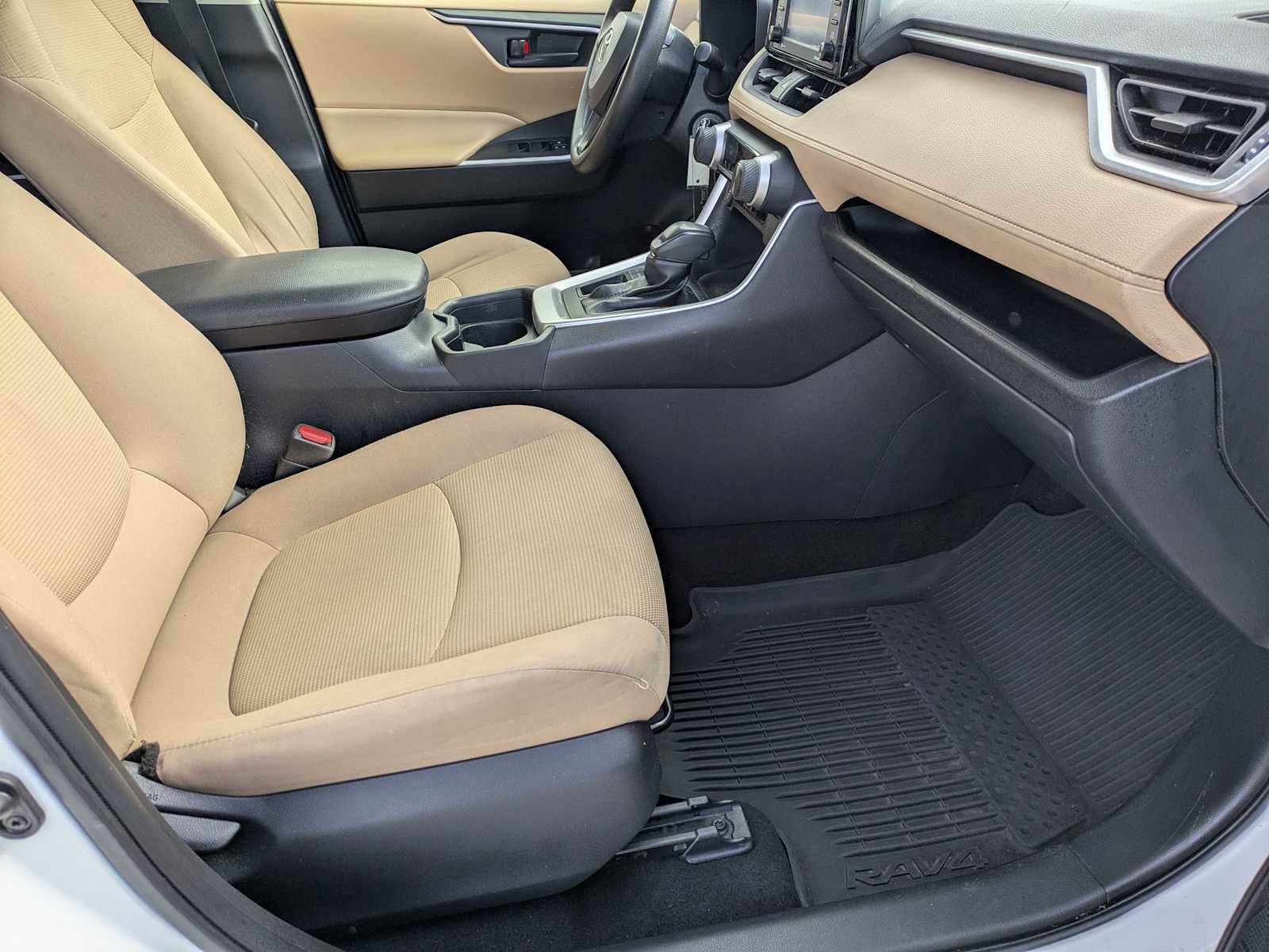 Used 2020 Toyota RAV4 LE image 19