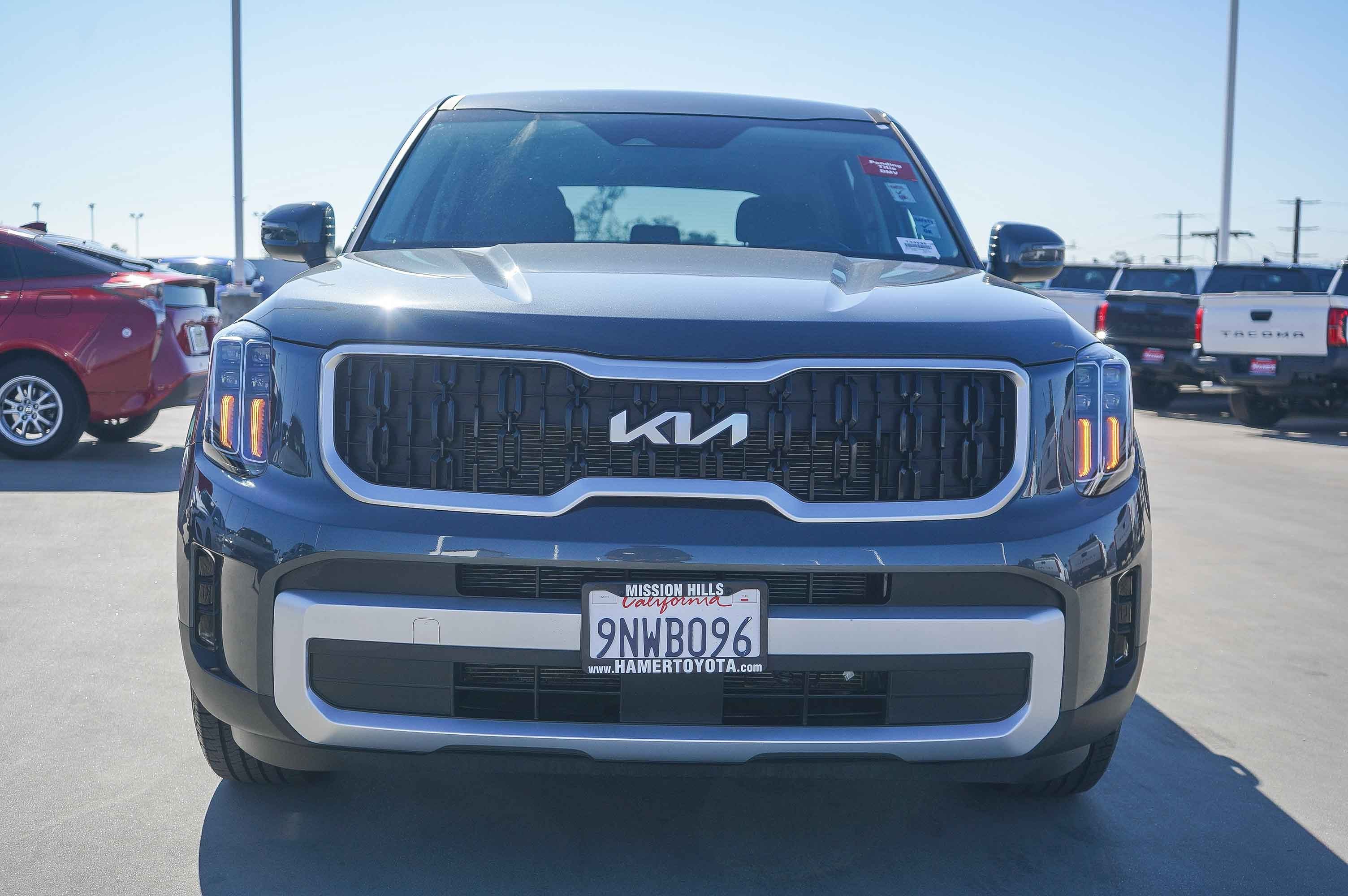 Used 2024 Kia Telluride LX image 2