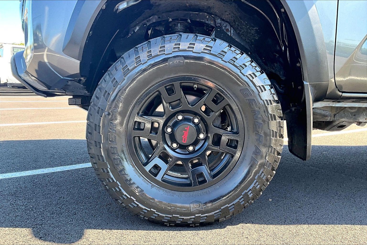 Used 2018 Toyota Tacoma TRD Off-Road w/ Technology Package AWD/4WD image 8