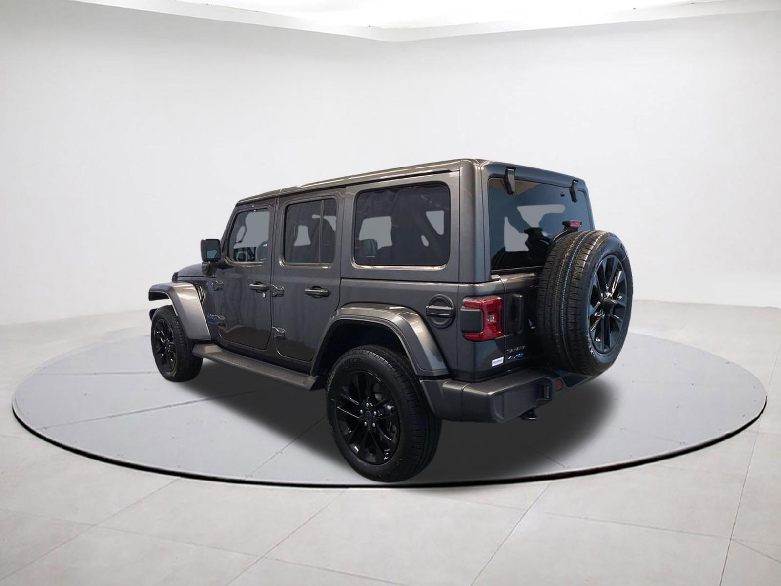 Used 2025 Jeep Wrangler Unlimited Sahara AWD/4WD image 4