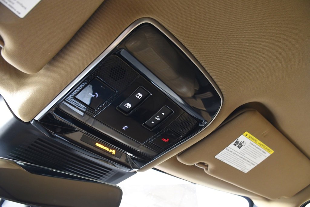 Used 2023 Land Rover Range Rover Long Wheelbase SE image 32