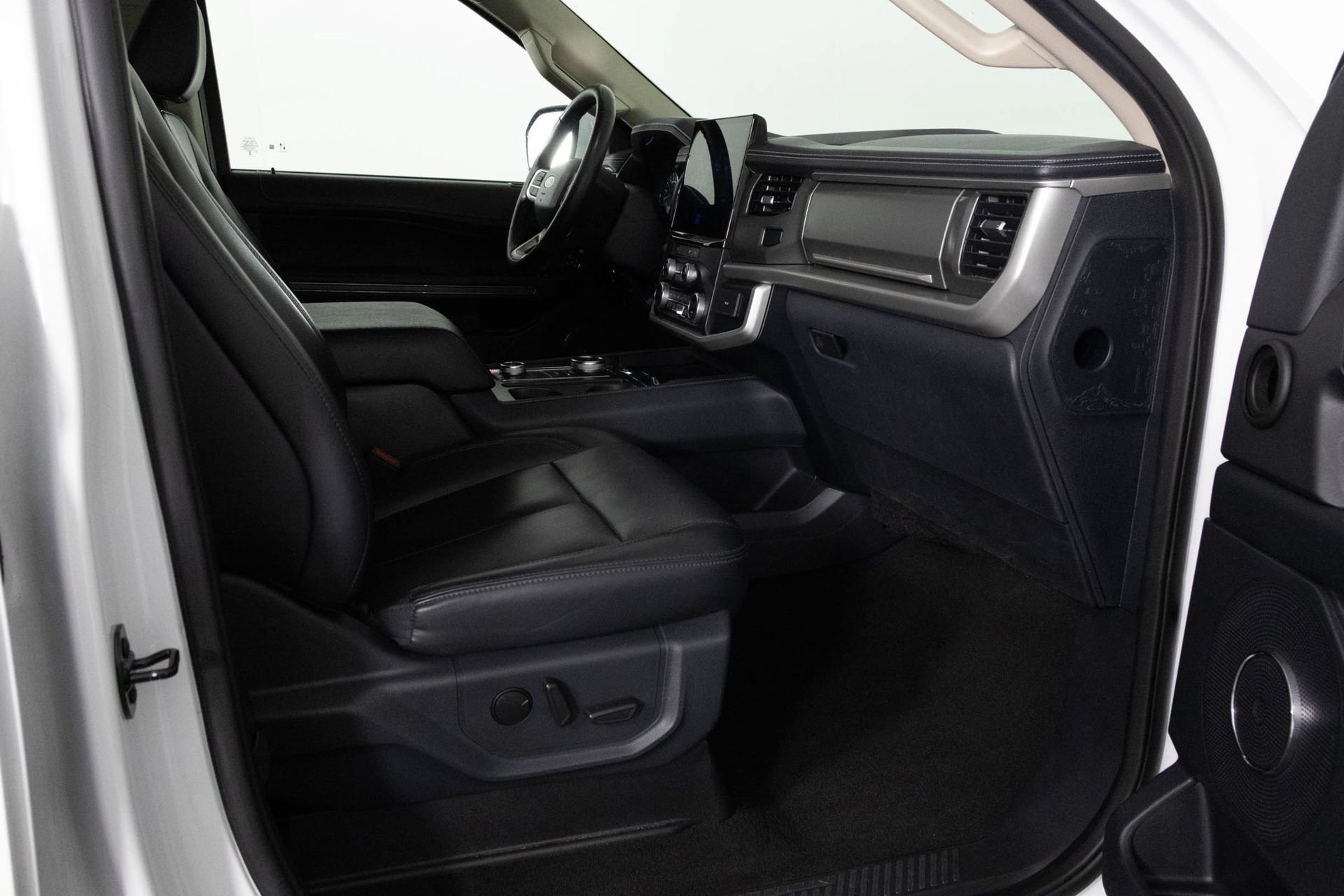 Used 2024 Ford Expedition Max XLT image 38