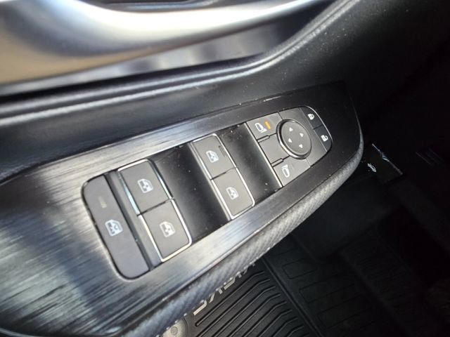 Used 2025 Nissan Kicks SR image 31