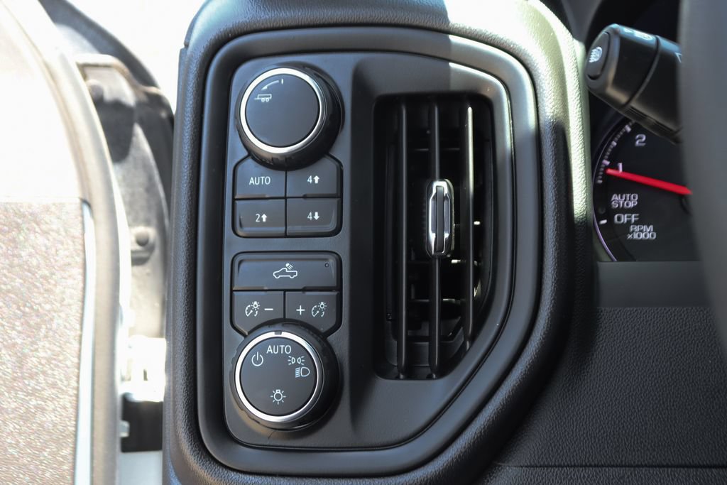 Used 2024 Chevrolet Silverado 1500 Custom Trail Boss w/ Turbomax Blackout Package AWD/4WD image 19